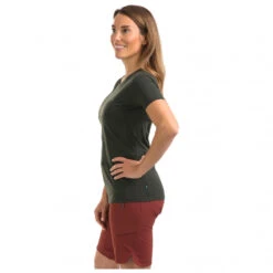 Stoic Women's Merino150 HeladagenSt. Artwork Slim - Merino Shirt 12 Stoic Women's Merino150 HeladagenSt. Artwork Slim - Merino Shirt -Stoic Shop stoic womens merino150 heladagenst artwork slim merino shirt detail 11