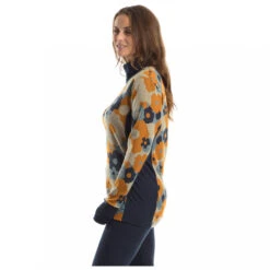 Stoic Women's Merino240 VemdalenSt. L/S Half Zip - Merino Base Layer 22 Stoic Women's Merino240 VemdalenSt. L/S Half Zip - Merino Base Layer -Stoic Shop stoic womens merino240 vemdalenst l s half zip merino base layer detail 11