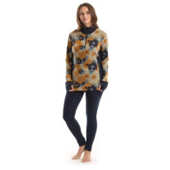 Stoic Women's Merino240 VemdalenSt. L/S Half Zip - Merino Base Layer 20 Stoic Women's Merino240 VemdalenSt. L/S Half Zip - Merino Base Layer -Stoic Shop stoic womens merino240 vemdalenst l s half zip merino base layer detail 9