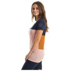 Stoic Women's MerinoMesh150 BensjonSt. II T-Shirt - Merino Shirt 14 Stoic Women's MerinoMesh150 BensjonSt. II T-Shirt - Merino Shirt -Stoic Shop stoic womens merinomesh150 bensjonst ii t shirt merino shirt detail 11